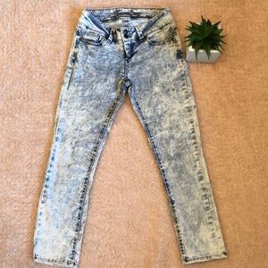 Acid washed super cute skinny cropped pant